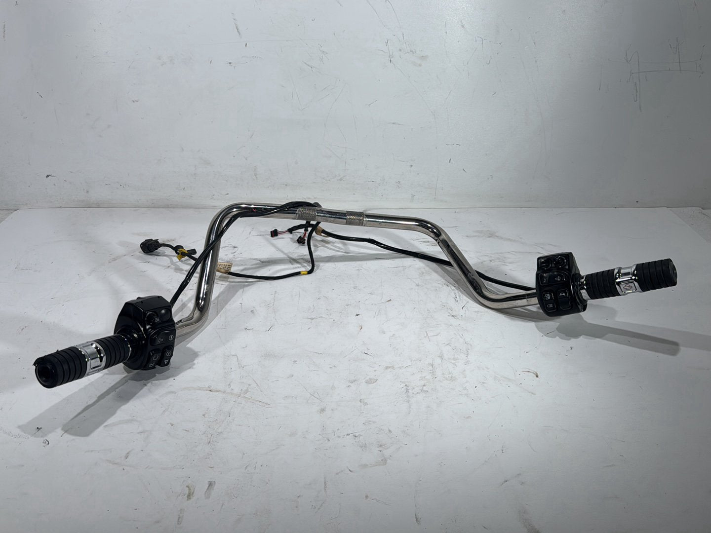 2015 Harley Electra Glide Touring Ultra Low OEM Handlebars Left Right Switches Controls