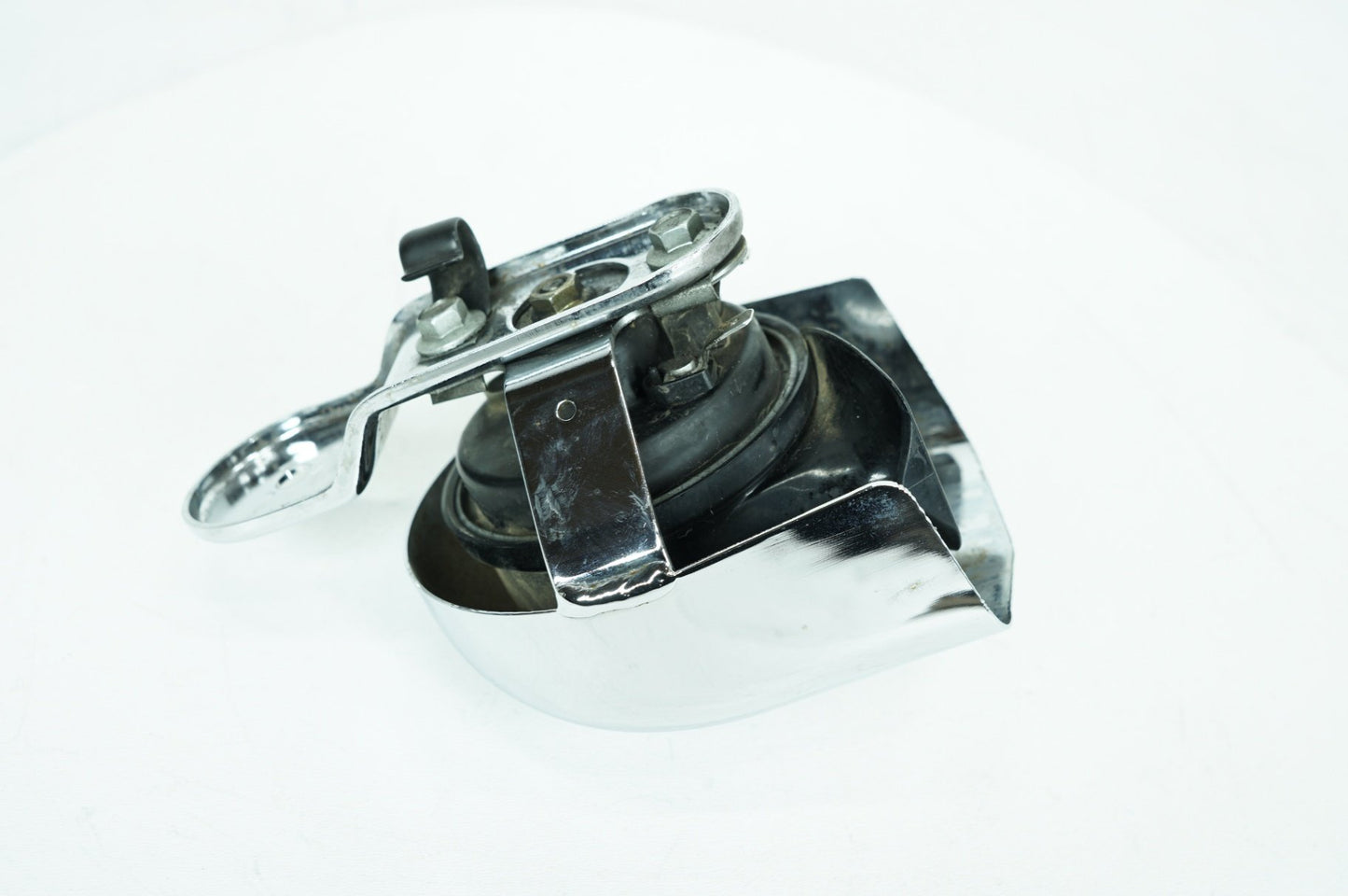 1999 - 2006 Harley-Davidson Dyna Low Rider Horn Signal Klaxon Chrome Cover 69012-93A