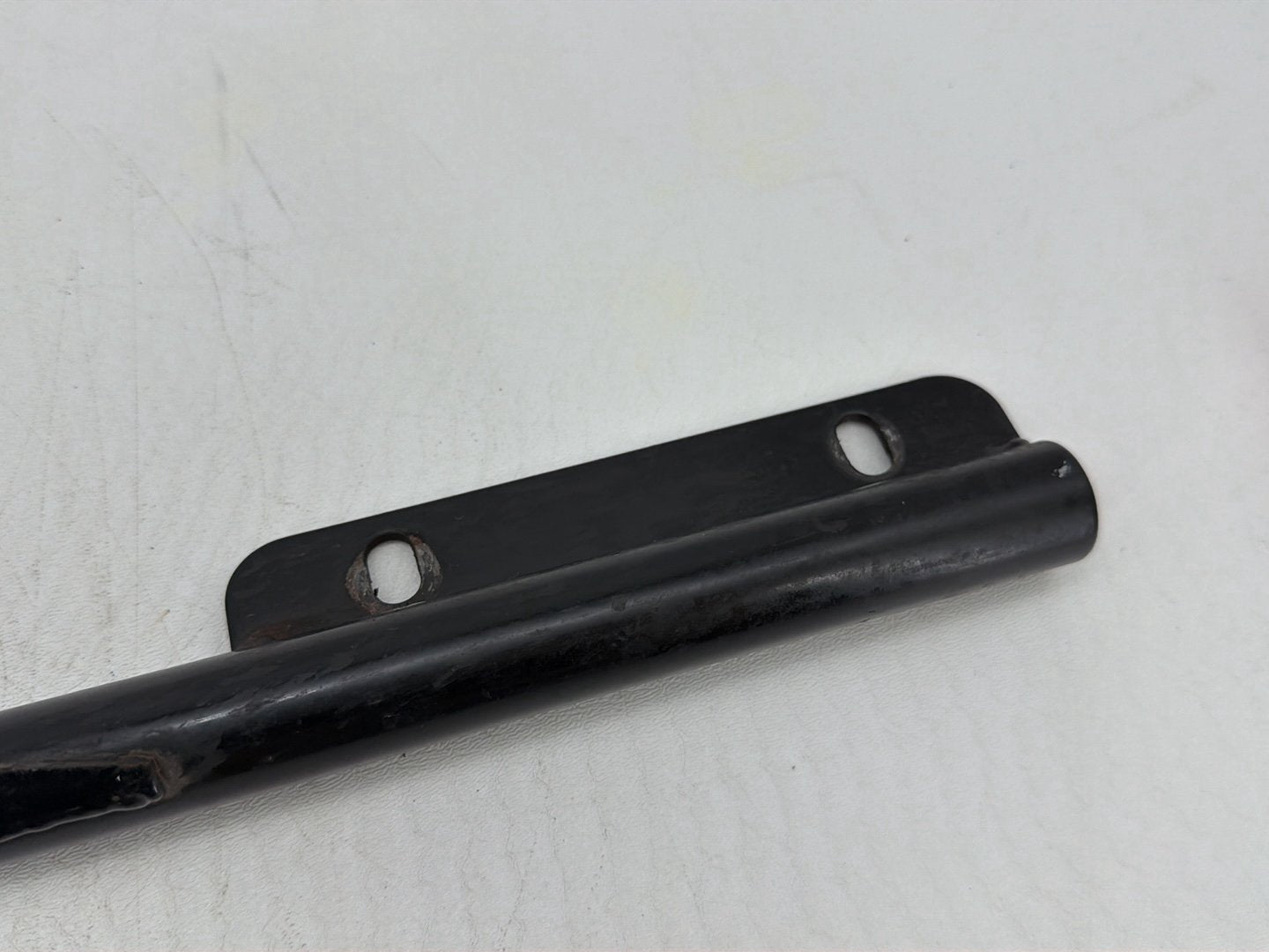 2009 Harley Dyna Street Bob OEM Exhaust Muffler Interconnect Bracket Support Bar