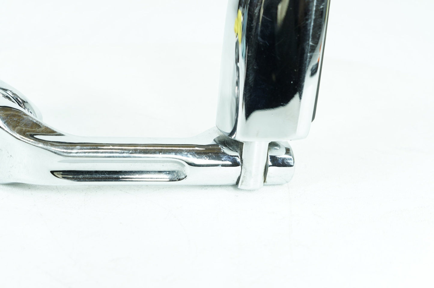2008 - 2016 Harley-Davidson Touring Street Glide Front Driver Highway 1 Foot Peg Rest 50211-04