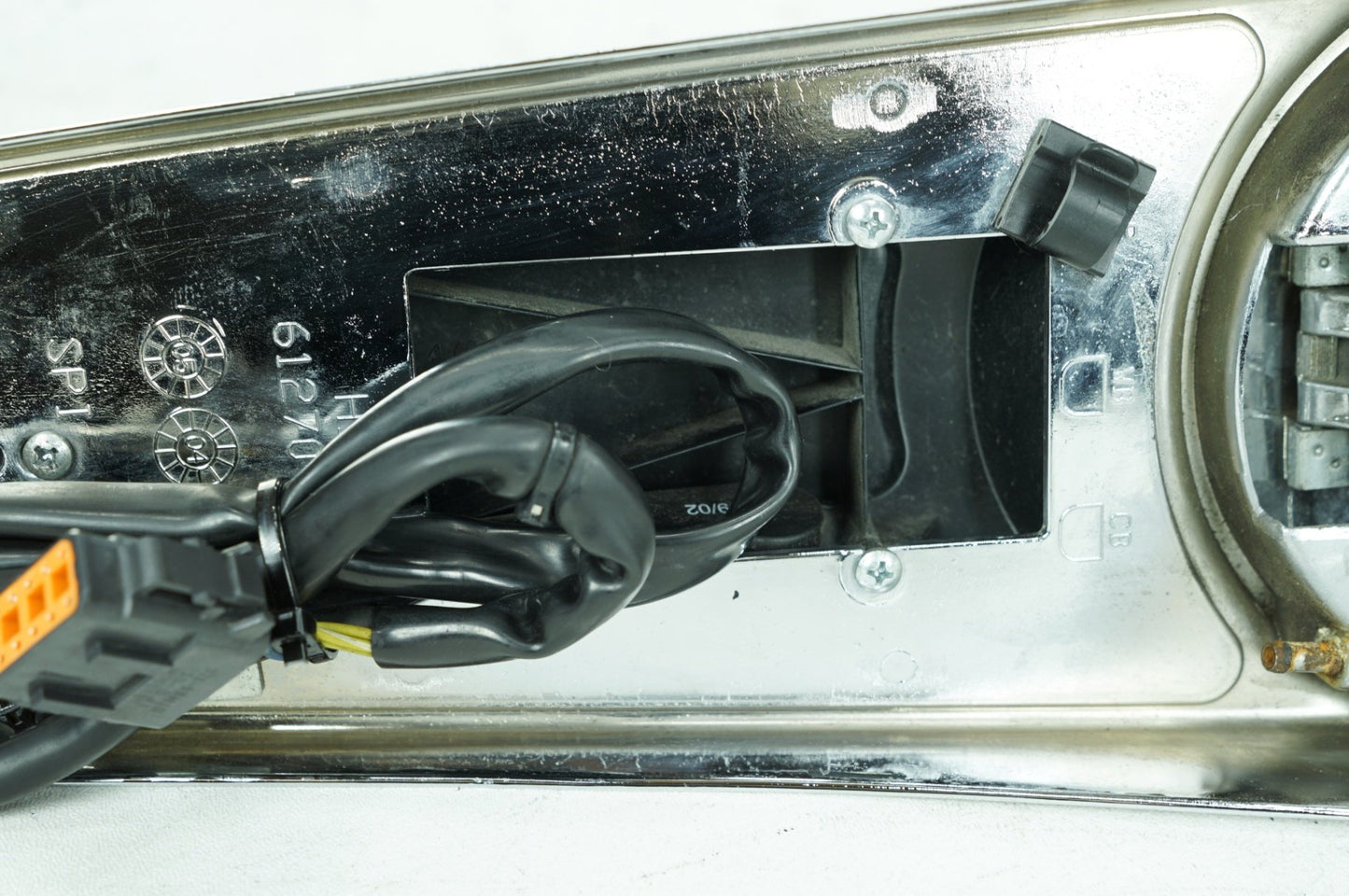 1999 - 2006 Harley-Davidson Touring Electra Glide Ultra Fuel Gas Tank Dash Console NOKey 61270-98A