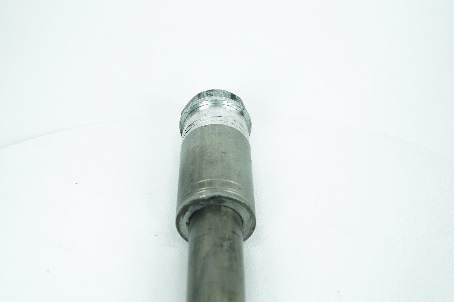 2007 - 2017 Harley-Davidson Dyna Street Bob Rear Wheel Axle Bolt Shaft 41114-08
