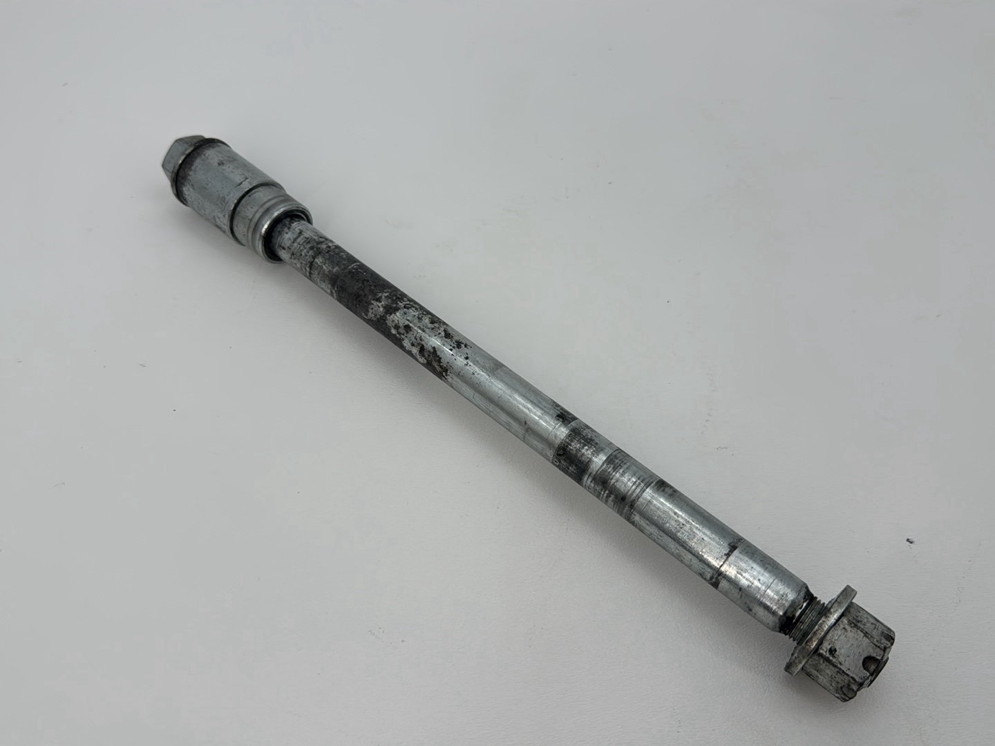 1999 - 2006 Harley-Davidson Dyna Wide Glide Rear Wheel Axle Bolt Shaft 41114-90