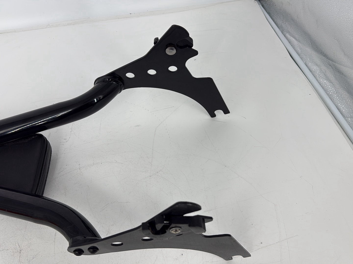 05 Harley Sportster XL883C 883 Custom OEM Rear Sissy Bar w/ Backrest Cushion Pad