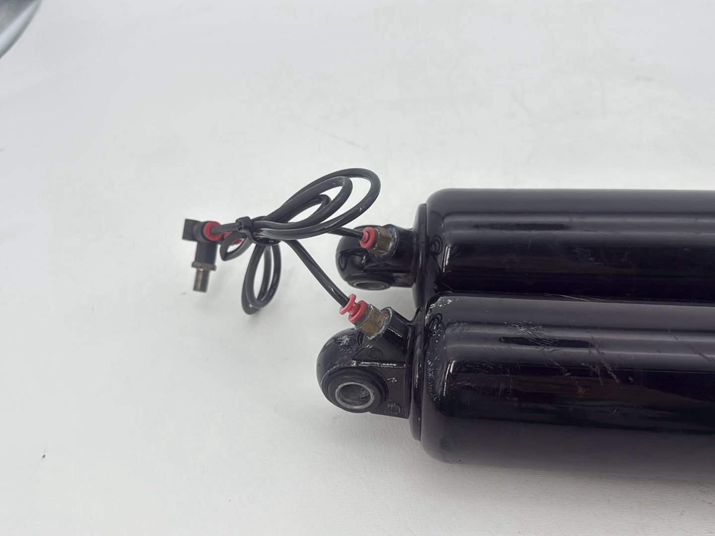 2005 Harley Touring FLHRCI Road King Classic OEM Rear Left Right Shock Absorbers