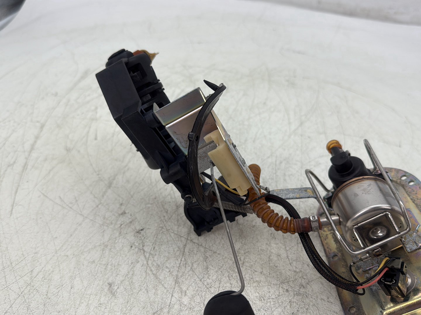 2006 Harley Road King Touring FLHRCI Classic OEM Fuel Pump Gas Gasoline Petrol Sending