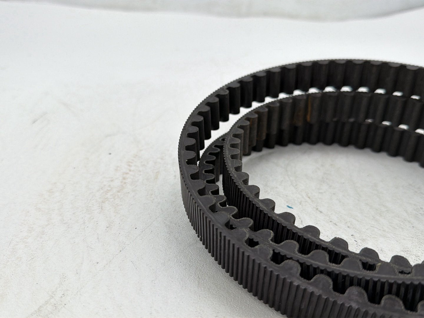 2013 Harley Street Glide Touring FLHX OEM Rear Drive Belt 40024-07 137T 1"