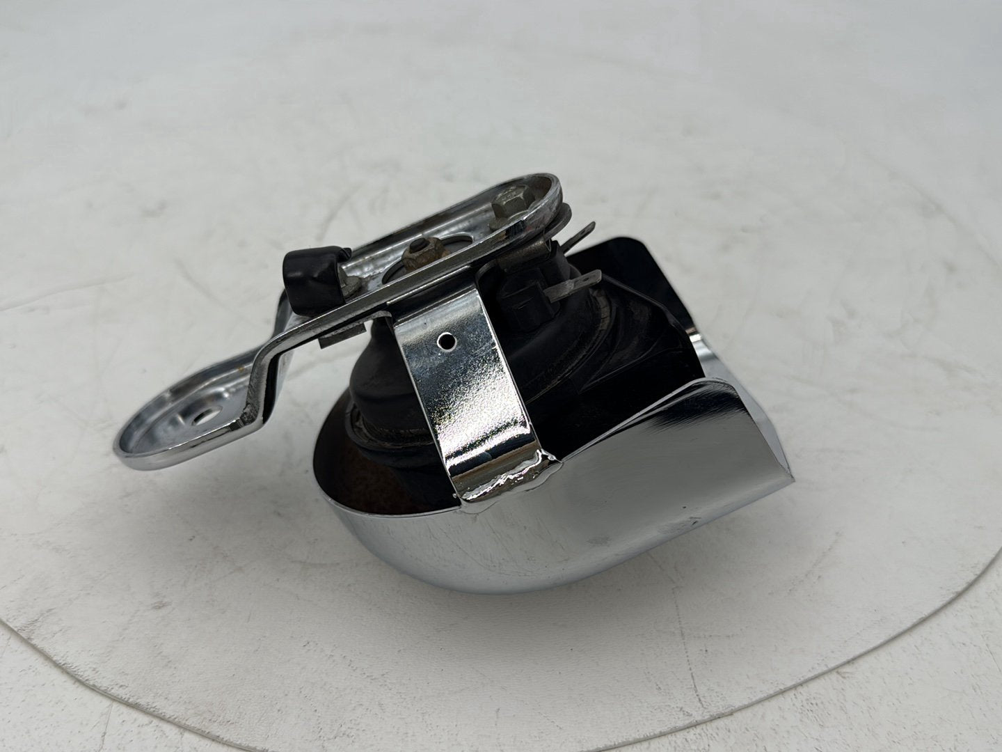 2007 - 2012 Harley-Davidson Touring Electra Glide Ultra Horn Signal Klaxon Chrome Cover