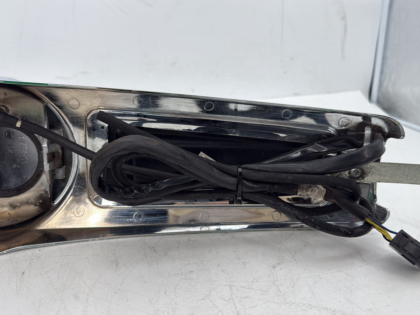 08 Harley Touring FLHTC Electra Glide Ultra OEM Fuel Gas Tank Dash Console NOKey