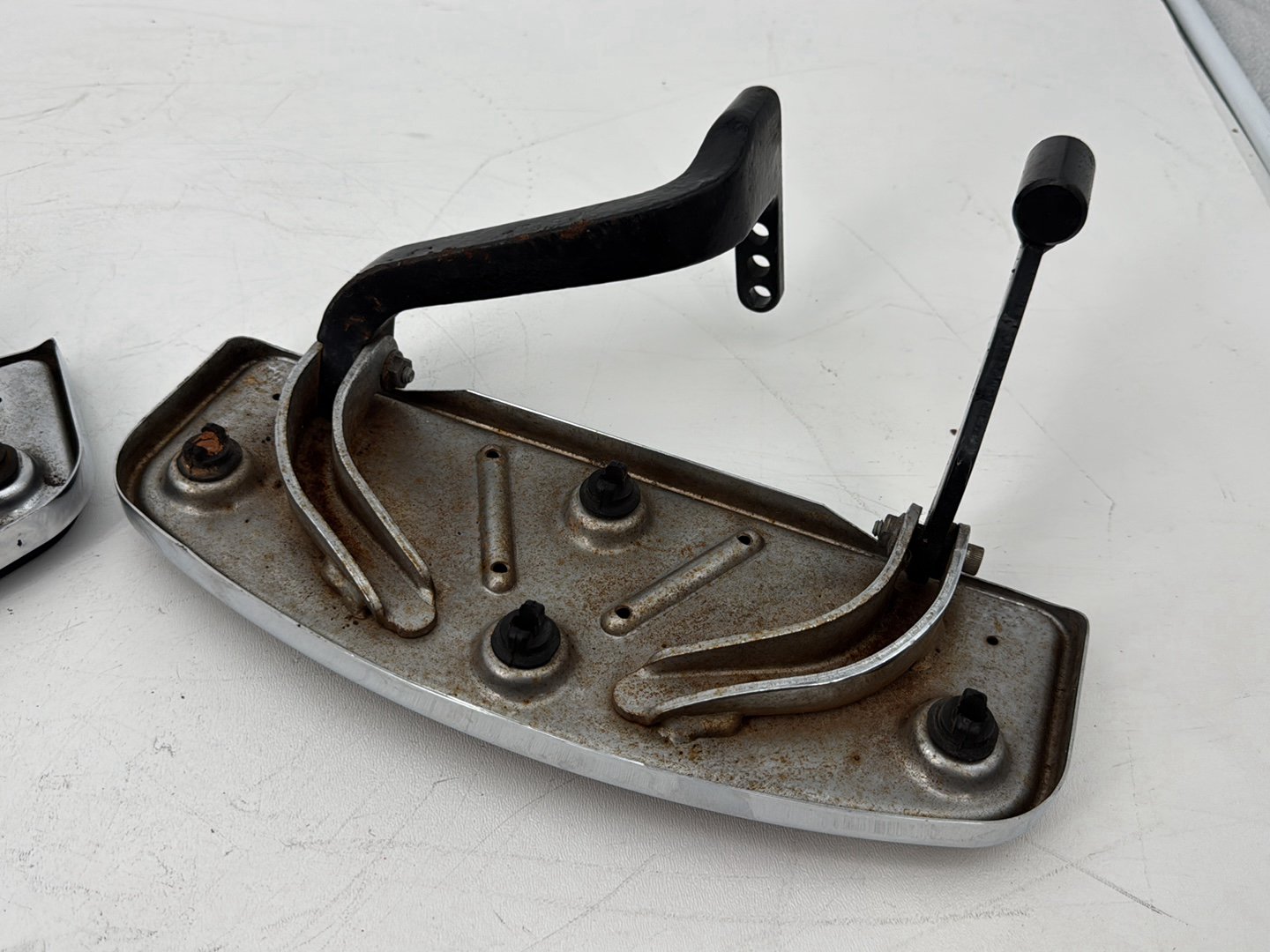 1999 - 2006 Harley-Davidson Touring Electra Glide Classic Left Right Driver Floorboard Foot Rest 50621-79A