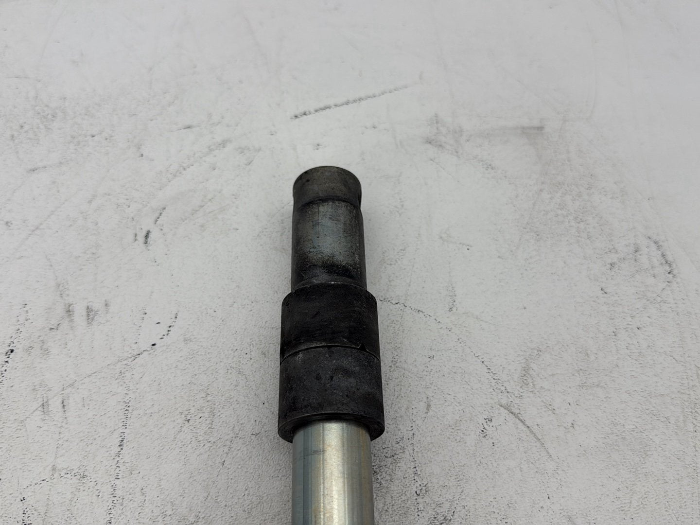 2003 Harley Electra Glide Touring Ultra FLHTCUI OEM Front Wheel Axle Bolt Shaft