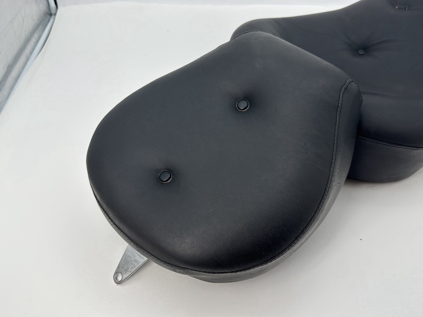 1999 - 2006 Harley-Davidson Dyna Wide Glide Passenger Rider Driver Seat Saddle MUSTANG