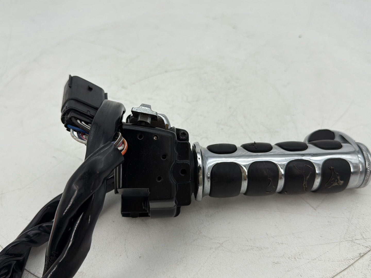 2007 - 2012 Harley-Davidson Touring Electra Glide Ultra Right Engine Start Kill Switches Controls 71684-06