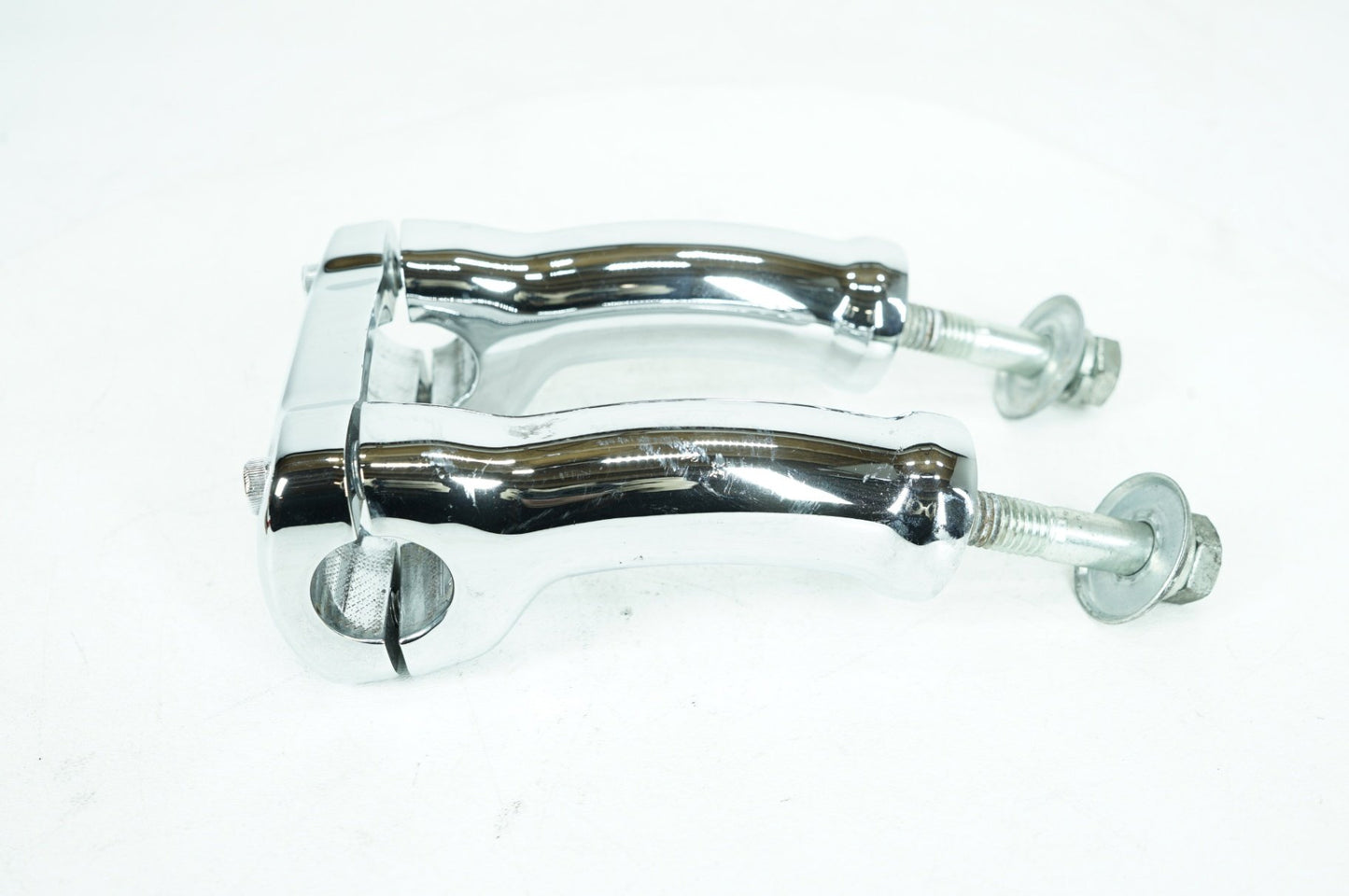 2007 - 2012 Harley-Davidson Softail Deluxe Front Handlebar Riser Top Clamp 55902-05