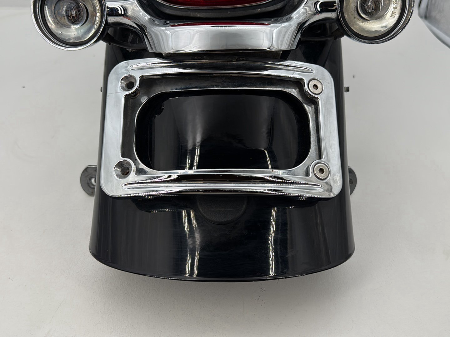 2007 - 2011 Harley-Davidson Touring Street Glide Rear Wheel Fender & Turn Signals Bar 59731-09