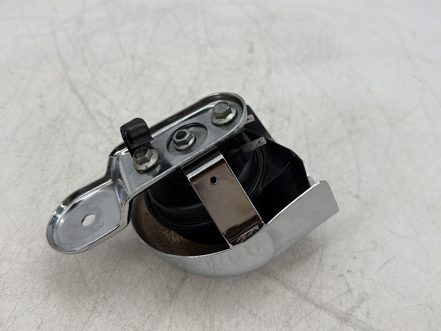 2010 Harley Street Glide Touring FLHX OEM Horn Signal Klaxon Chrome Cover