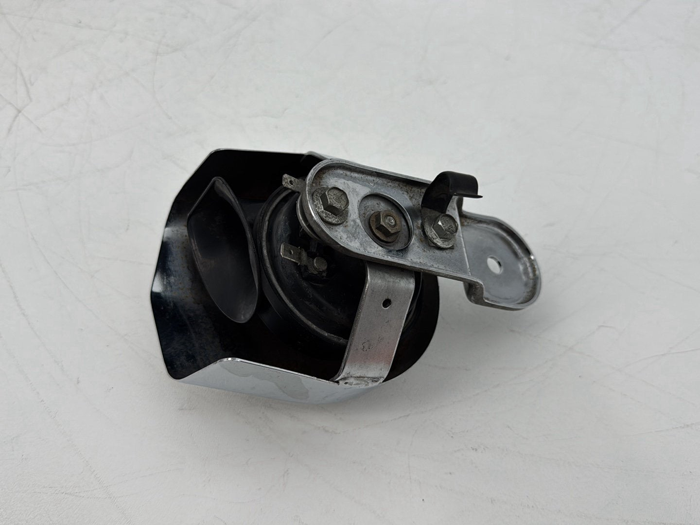 1999 - 2006 Harley-Davidson Touring Electra Glide Classic Horn Signal Klaxon Chrome Cover 69012-93A