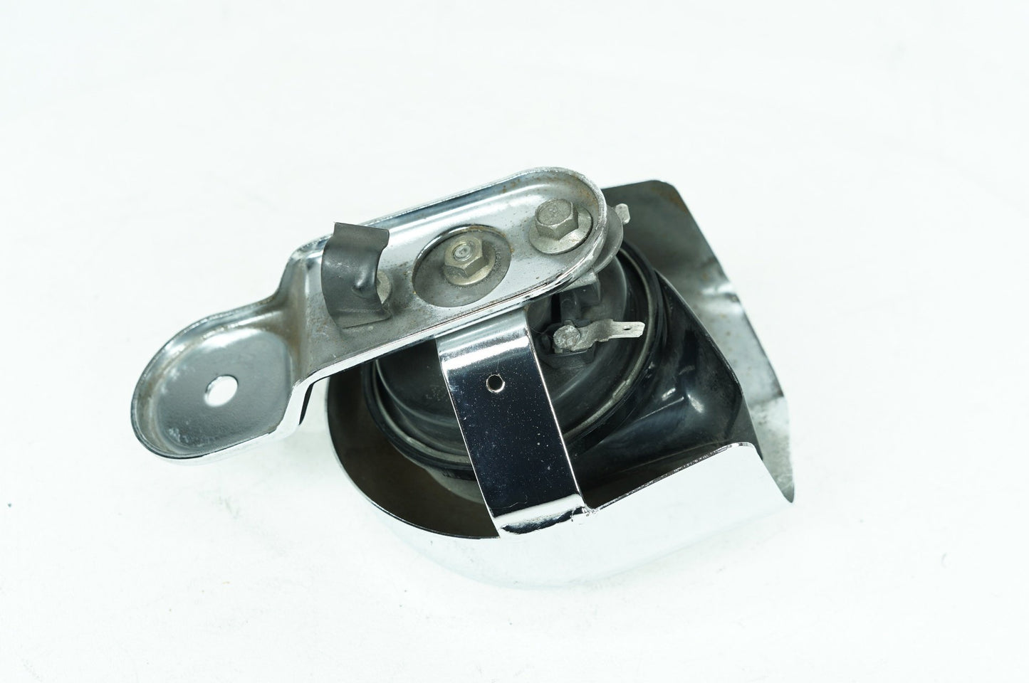 1999 - 2006 Harley-Davidson Touring Electra Glide Ultra Horn Signal Klaxon Chrome Cover 69012-93A