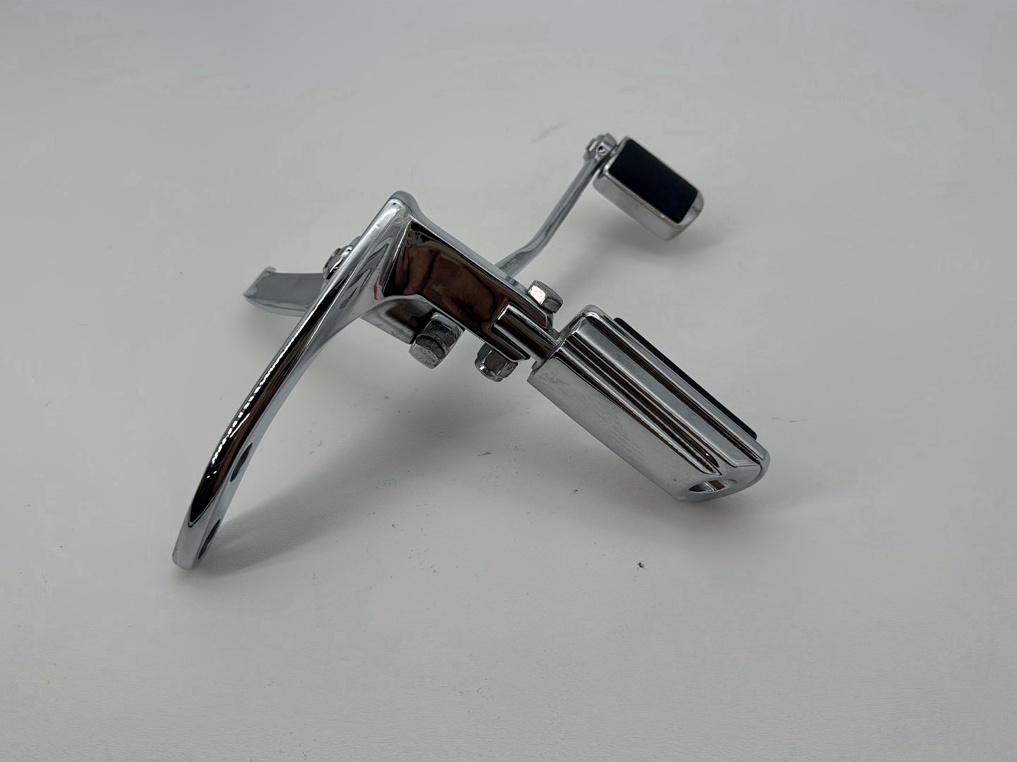 1999 - 2006 Harley-Davidson Dyna Wide Glide Left Driver Foot Controls Peg Rest 33693-93