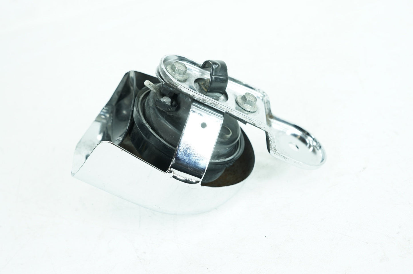 2000 - 2006 Harley-Davidson Softail Heritage Classic Horn Signal Klaxon Chrome Cover 69012-93A