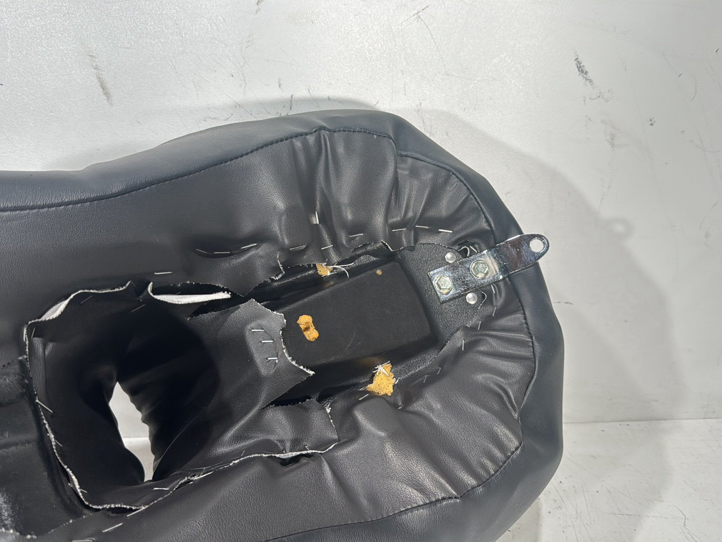 1998 Harley Touring FLHTCUI Electra Glide Ultra OEM Passenger Rider Driver Seat Saddle