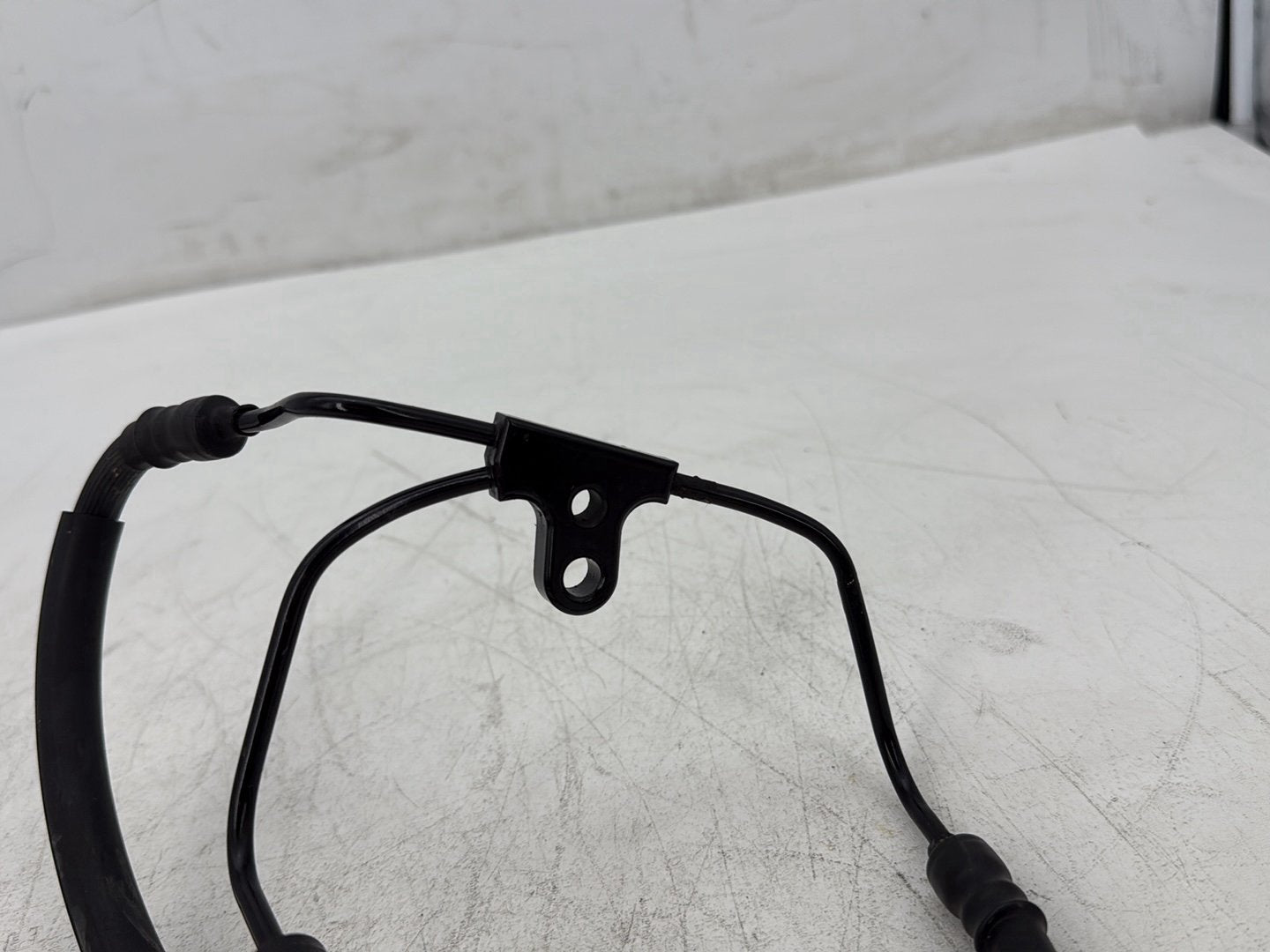 2005 Harley Electra Glide Touring Ultra FLHTCUI OEM Front Brake Hose Line Pipe