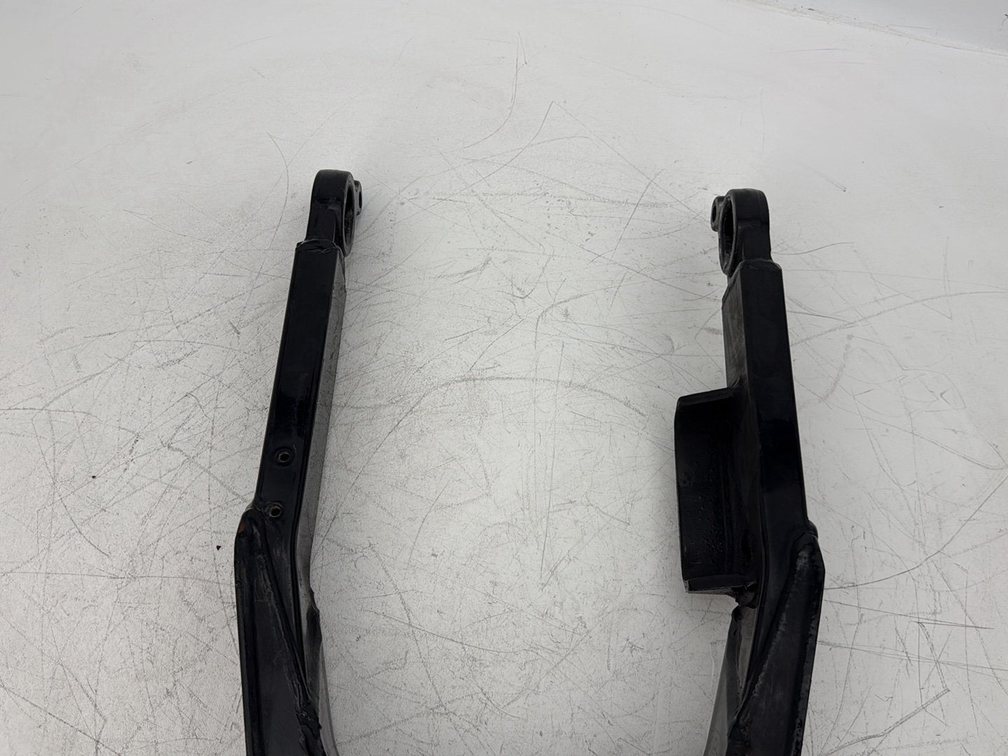 2004 Harley Touring FLHT Electra Glide OEM Rear Fork Swingarm Swing Arm