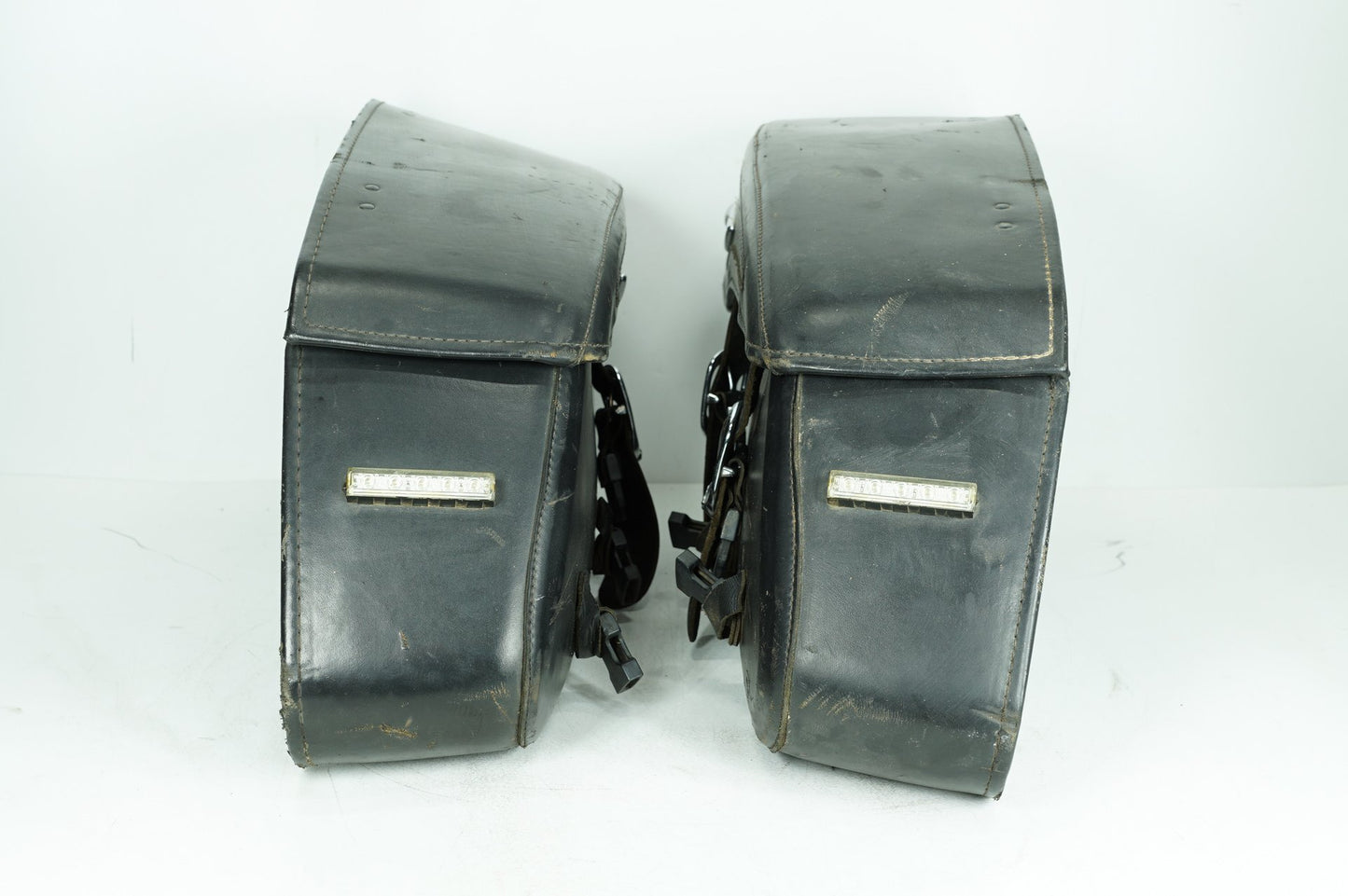 1999 - 2006 Harley-Davidson Softail Fat Boy Rear Left Right Saddlebags Luggage Leather 91139-98A