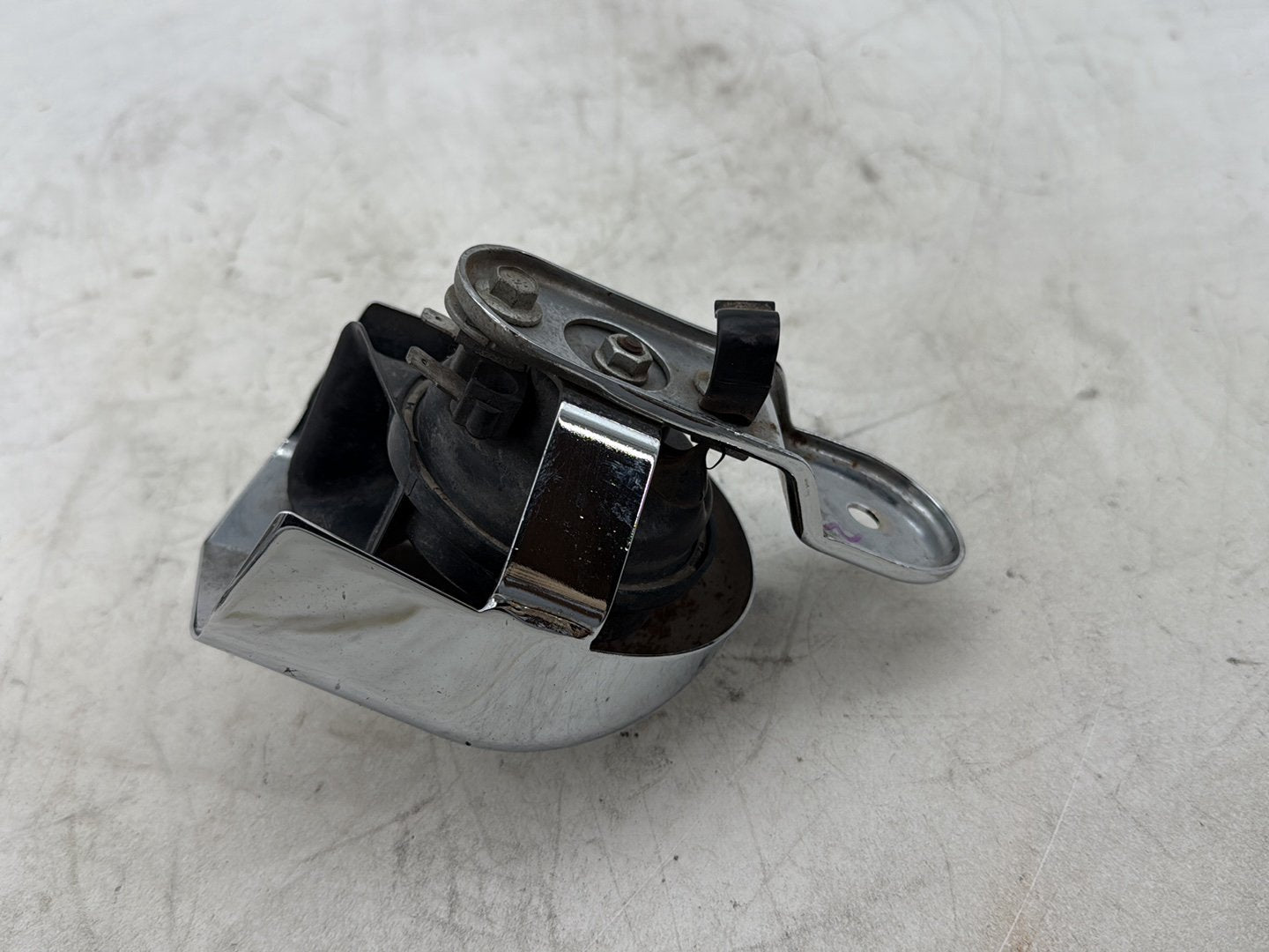 2012 Harley Dyna FXDF Fat Bob OEM Horn Signal Klaxon Chrome Cover