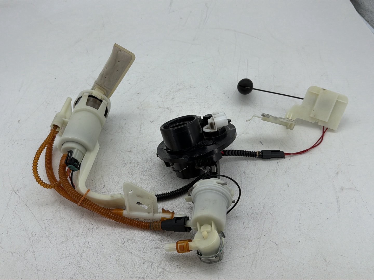 2014 Harley Street Glide Touring FLHXS OEM Fuel Pump Gas Gasoline Petrol Sending