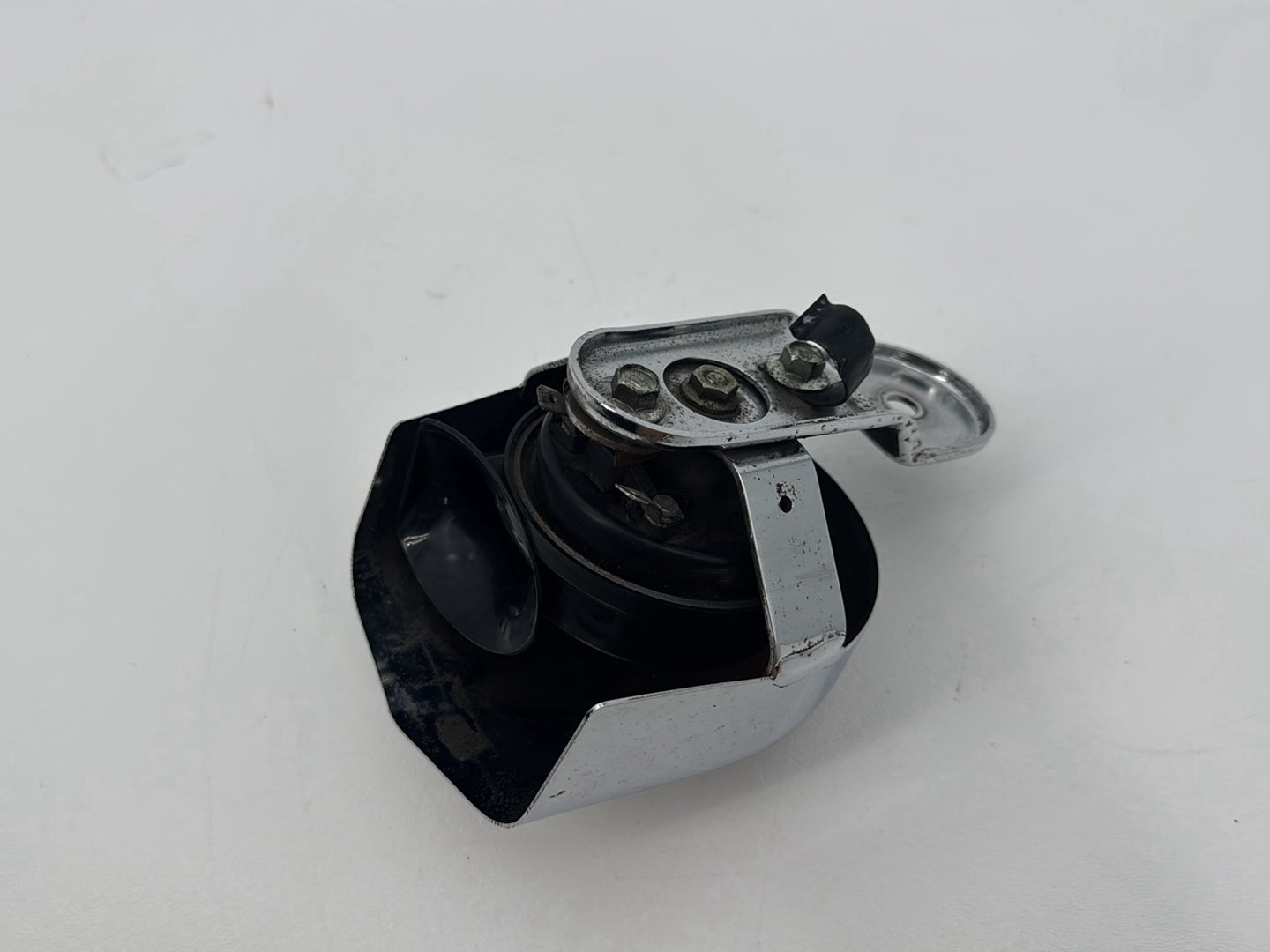 1999 - 2006 Harley-Davidson Dyna Low Rider Horn Signal Klaxon Chrome Cover