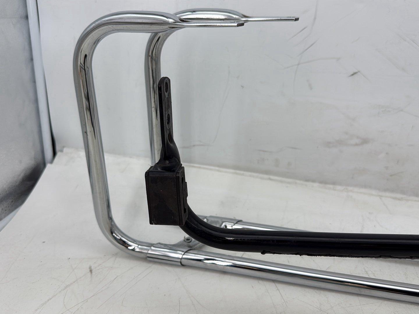 1998 Harley Touring FLHTCUI Electra Glide Ultra OEM Rear Left Right Saddlebag Guard Rails Bar