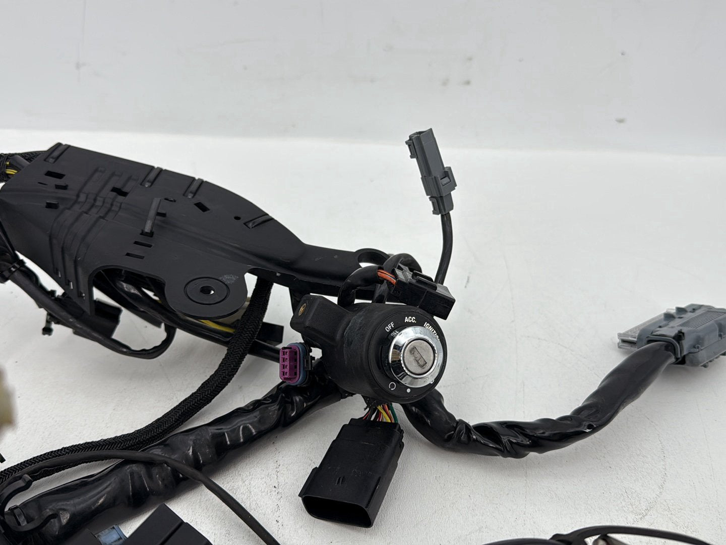 2004 - 2013 Harley-Davidson Sportster 883 Custom Main Wire Wiring Harness Ignition Switch NOKey 70181-07