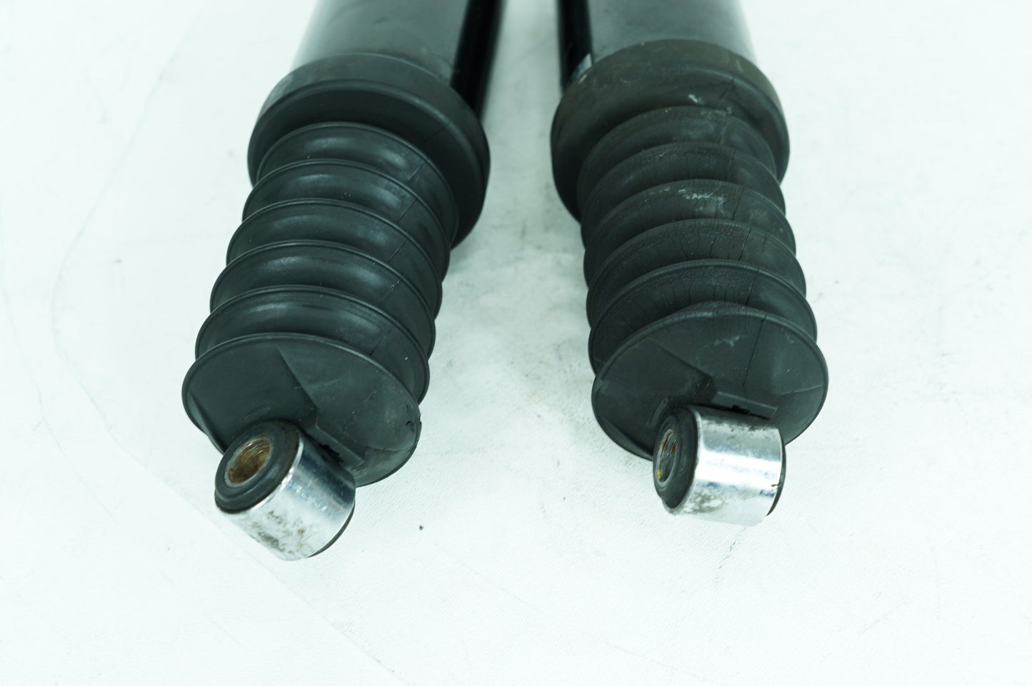 1984 - 1998 Harley-Davidson Touring Road Glide Rear Left Right Shock Absorbers 54565-97C