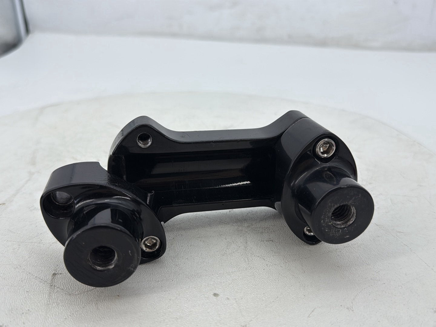 2012 Harley Dyna Fat Bob FXDF 103 OEM Front Handlebar Riser Top Clamp
