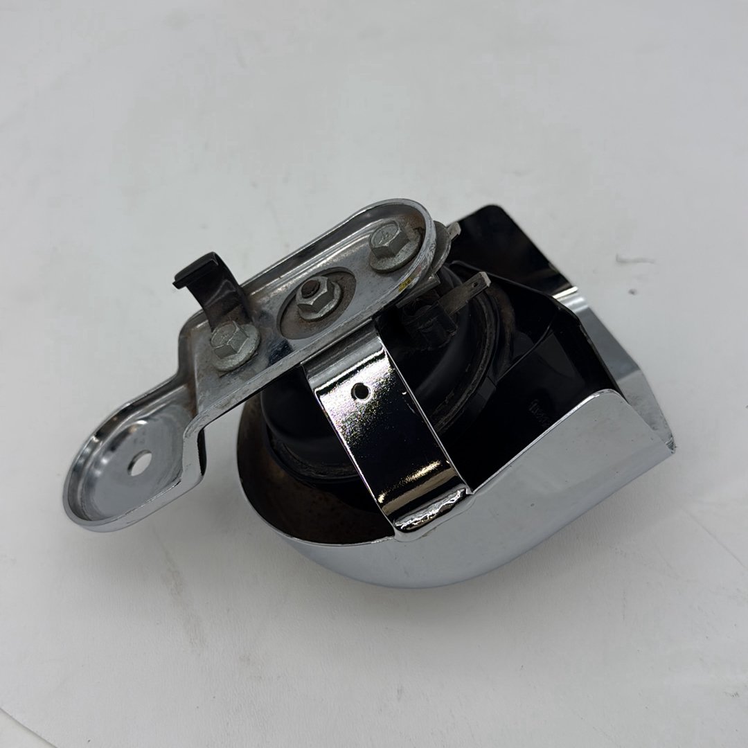 2007 - 2012 Harley-Davidson Dyna Super Glide Horn Signal Klaxon Chrome Cover 69012-93A
