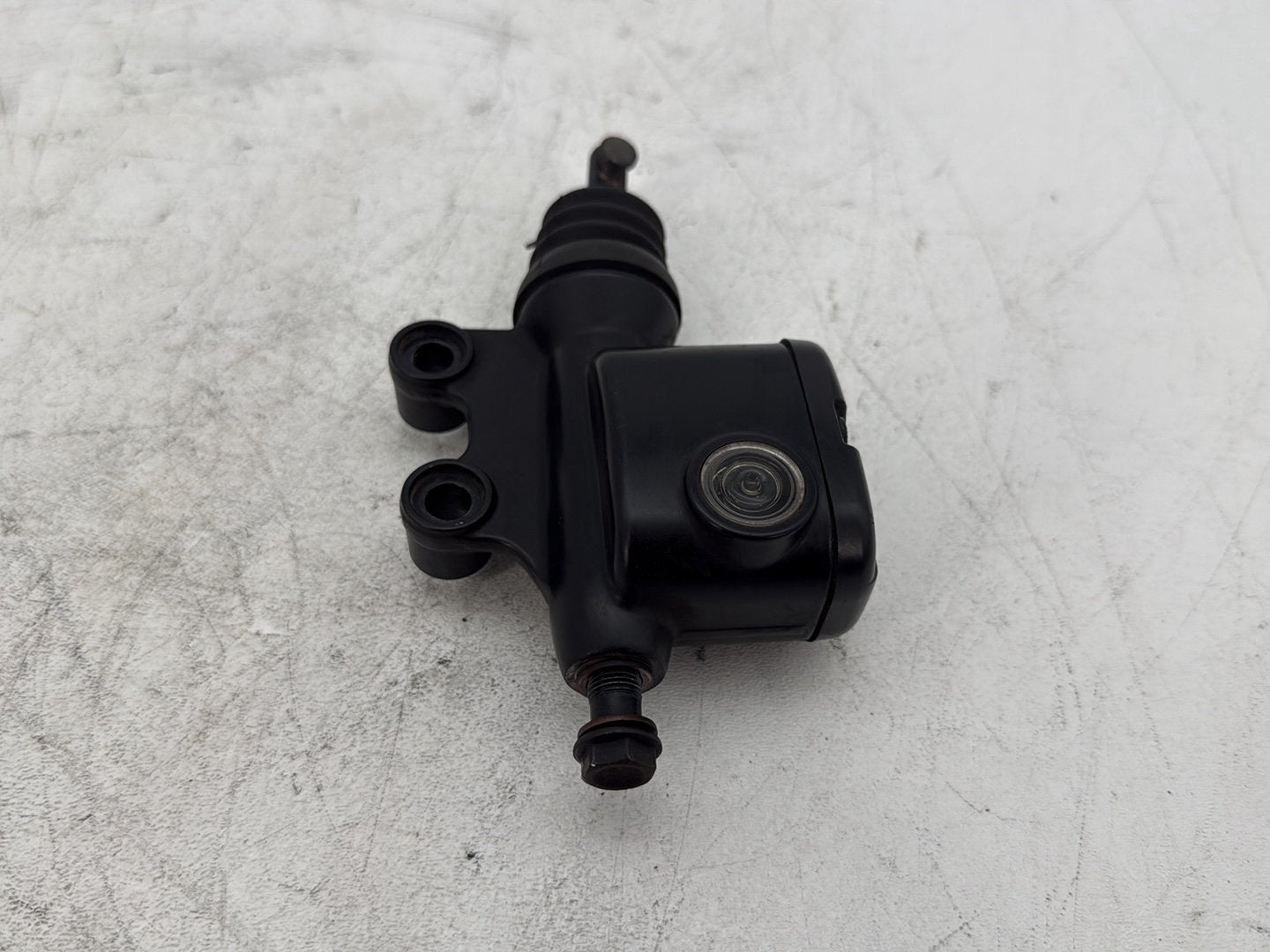 2018 Harley Electra Glide Touring Ultra FLHTCU OEM Rear Brake Master Cylinder Reservoir
