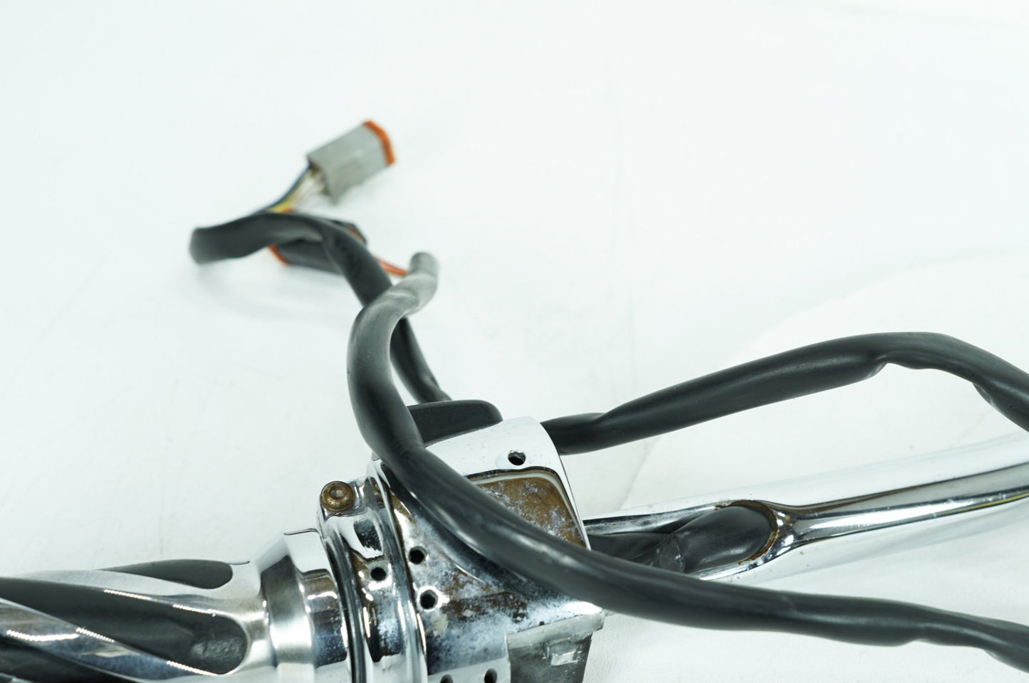 1999 - 2006 Harley-Davidson Softail Deuce Handlebars Left Right Switches Controls 56188-00