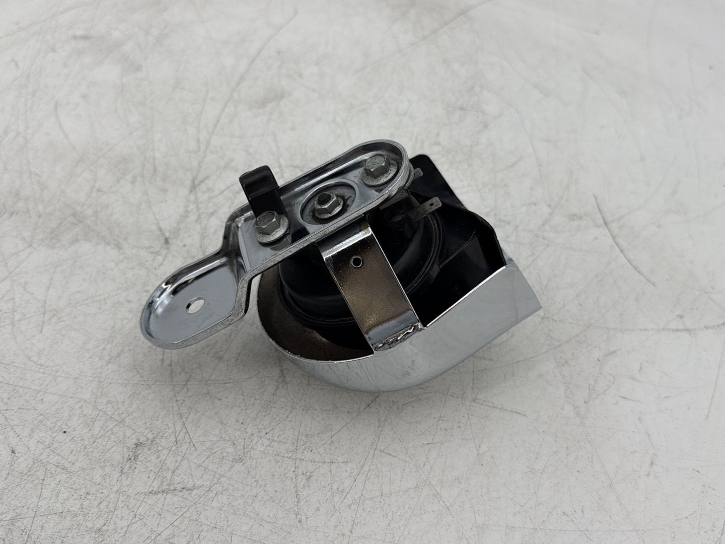 2008 Harley Dyna FXDL Low Rider Anniversary OEM Horn Signal Klaxon Chrome Cover
