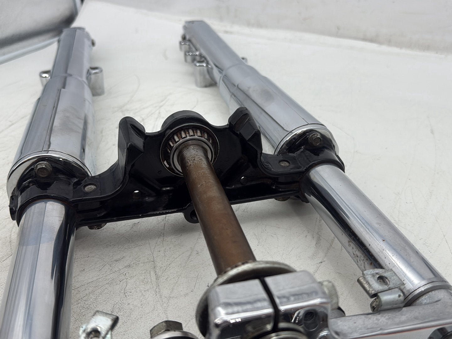 2006 Harley Softail FLSTCI Heritage Classic OEM Front Triple Tree Set & LH RH Fork Legs Sliders