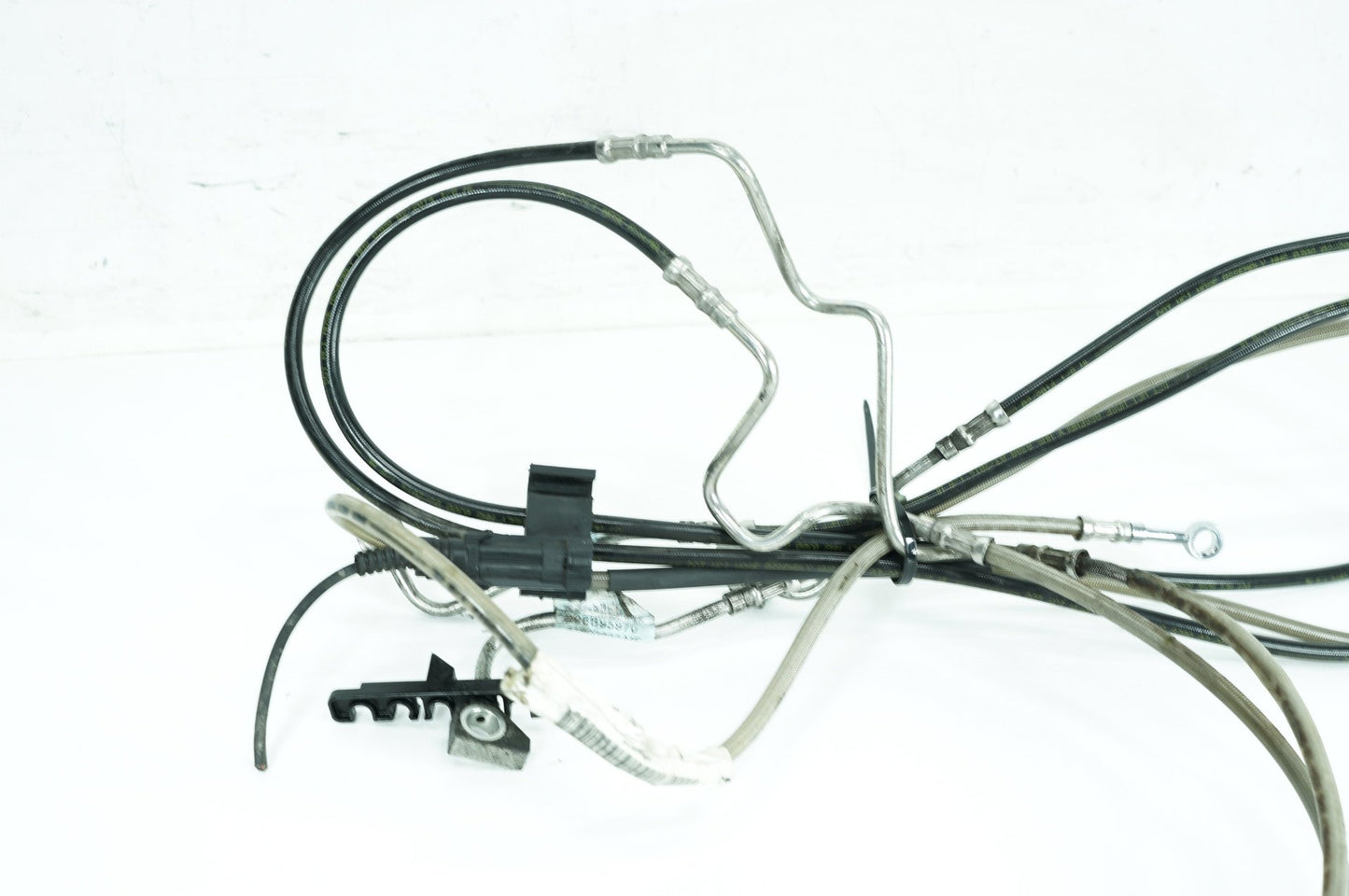 2007 - 2016 Harley-Davidson Touring CVO Electra Screamin Eagle Front Brake Hose Line Pipe ABS 41800206