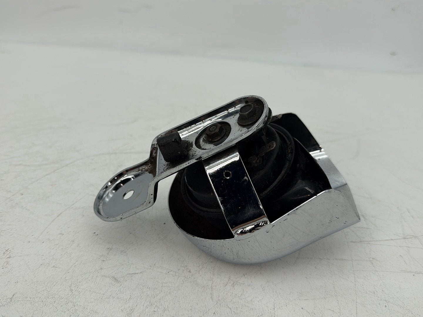2006 Harley Touring FLHRI Road King OEM Horn Signal Klaxon Chrome Cover