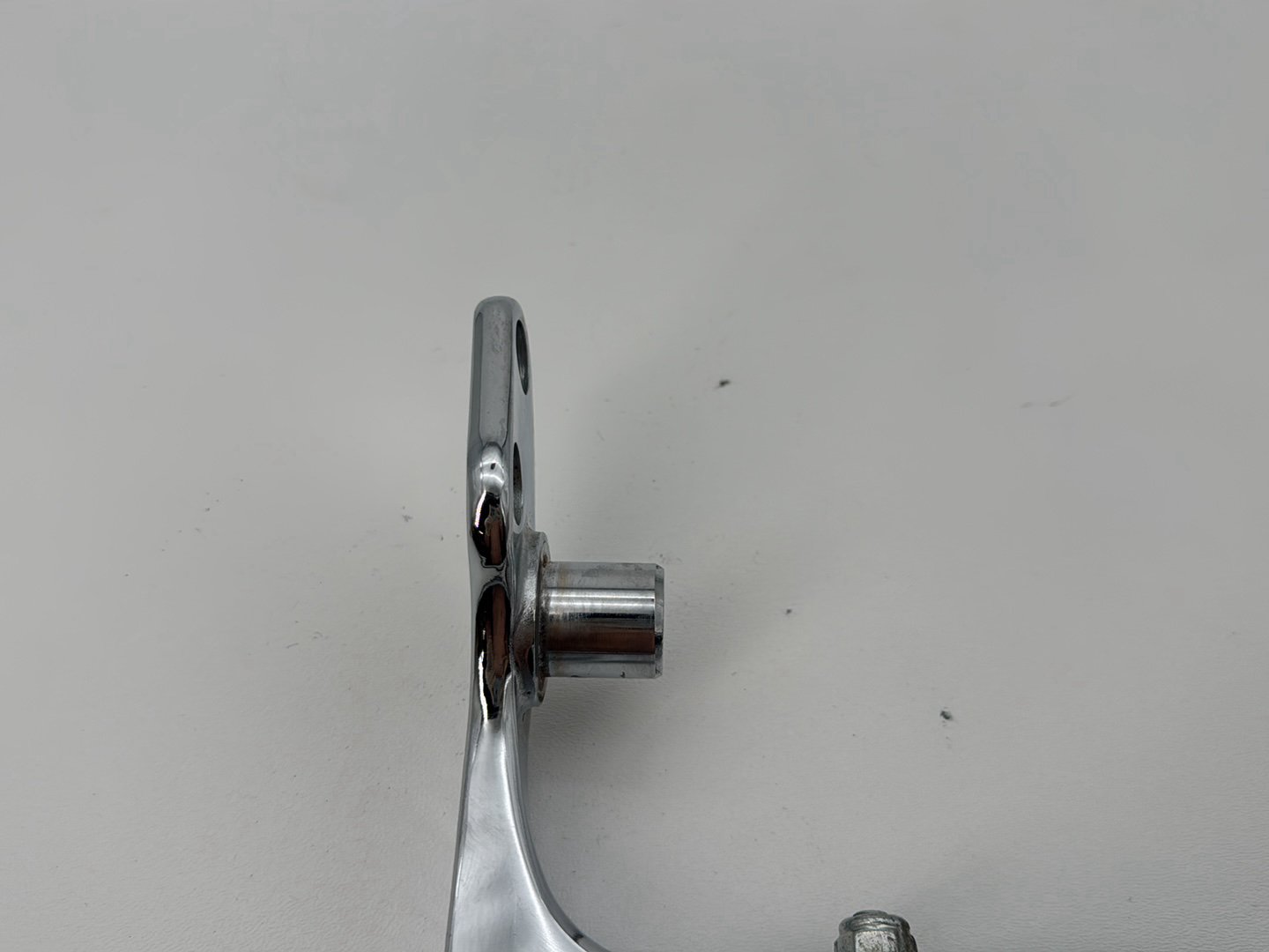 1999 - 2006 Harley-Davidson Dyna Wide Glide Right Driver Foot Controls Peg Rest 42481-92