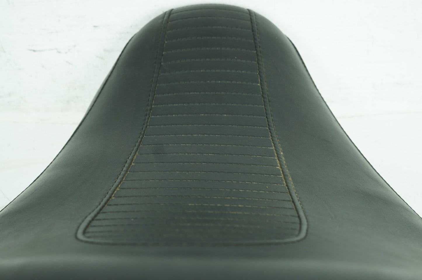 1999 - 2006 Harley-Davidson Dyna Low Rider Passenger Rider Driver Seat Saddle 53078-04