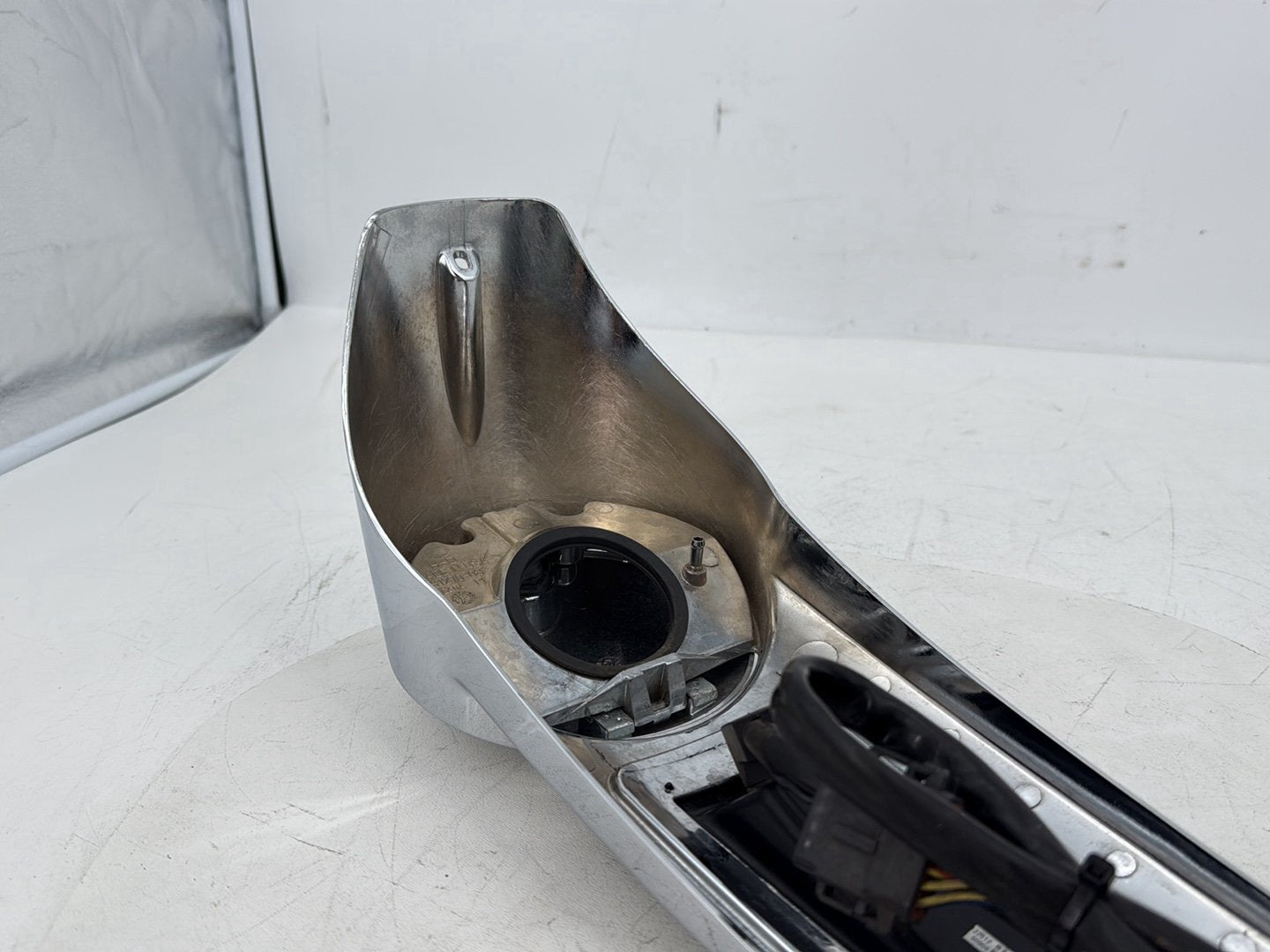 2008 - 2016 Harley-Davidson Touring Electra Glide Ultra Fuel Gas Tank Dash Console NOKey 61270-08
