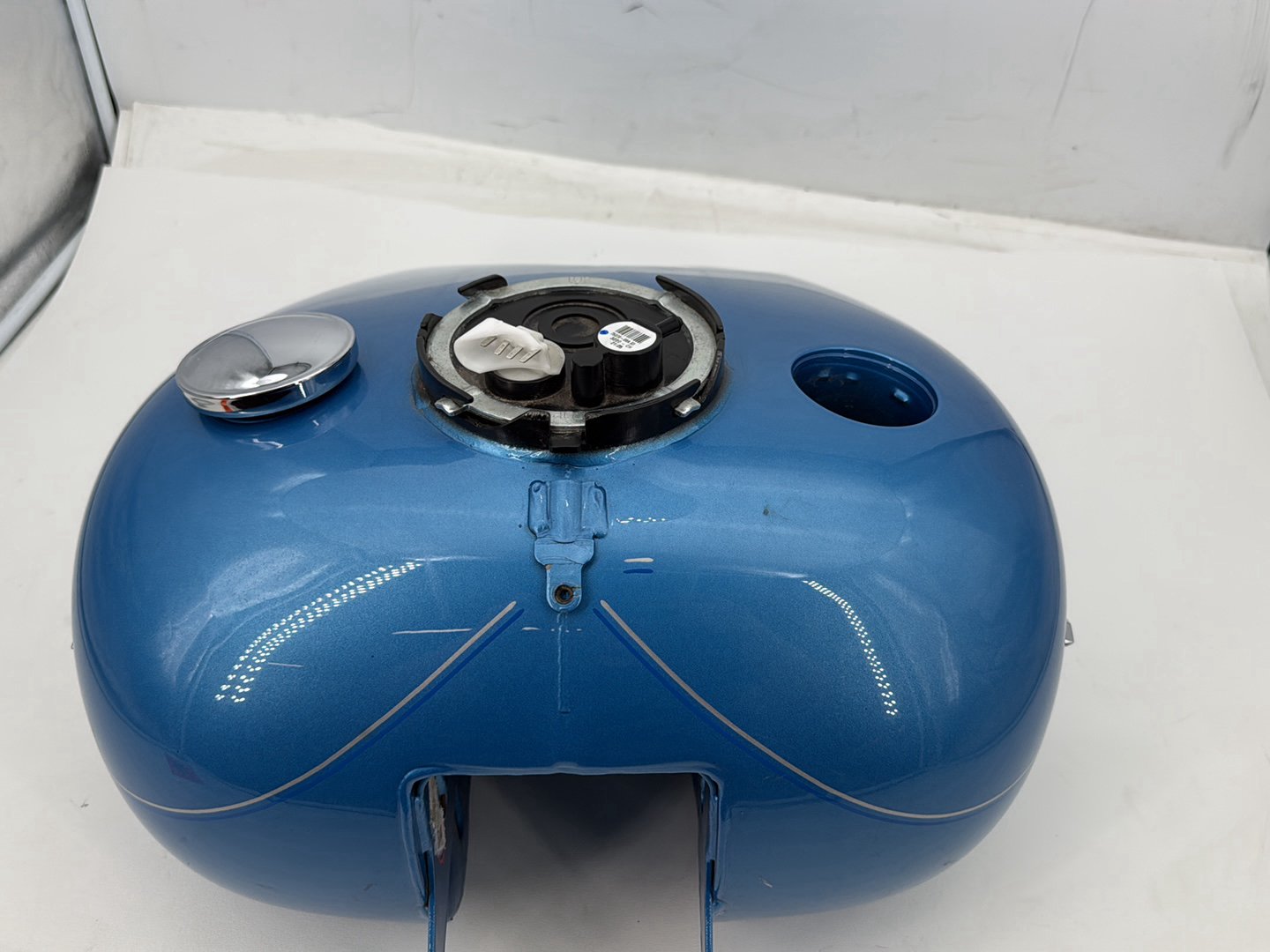 11 Harley Road King Touring Classic Fuel Gas Tank Gasoline Reservoir * DENTED *