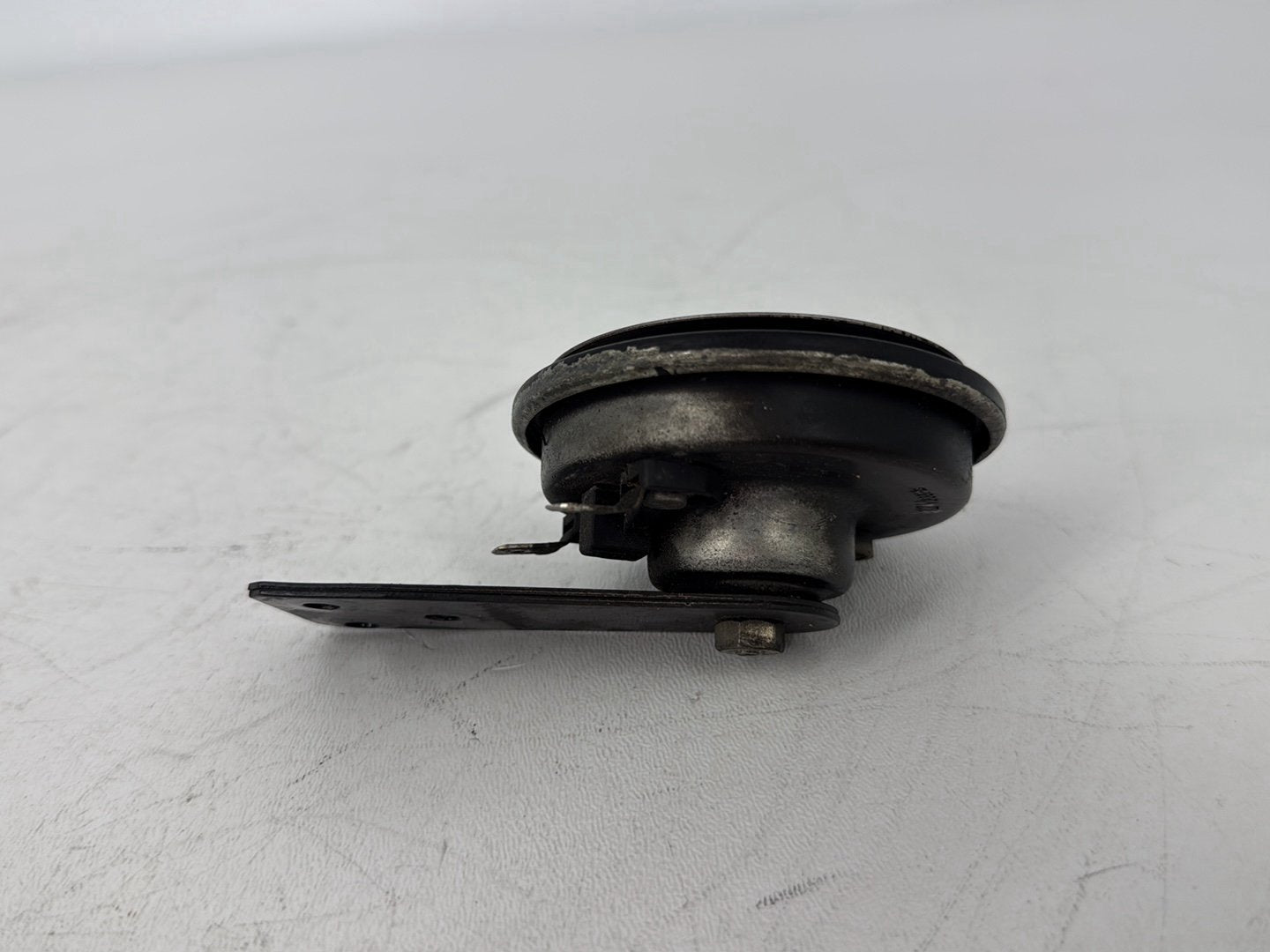 2005 Harley Sportster XL883C 883 Custom OEM Signal Horn Klaxon Beep 69043-96B