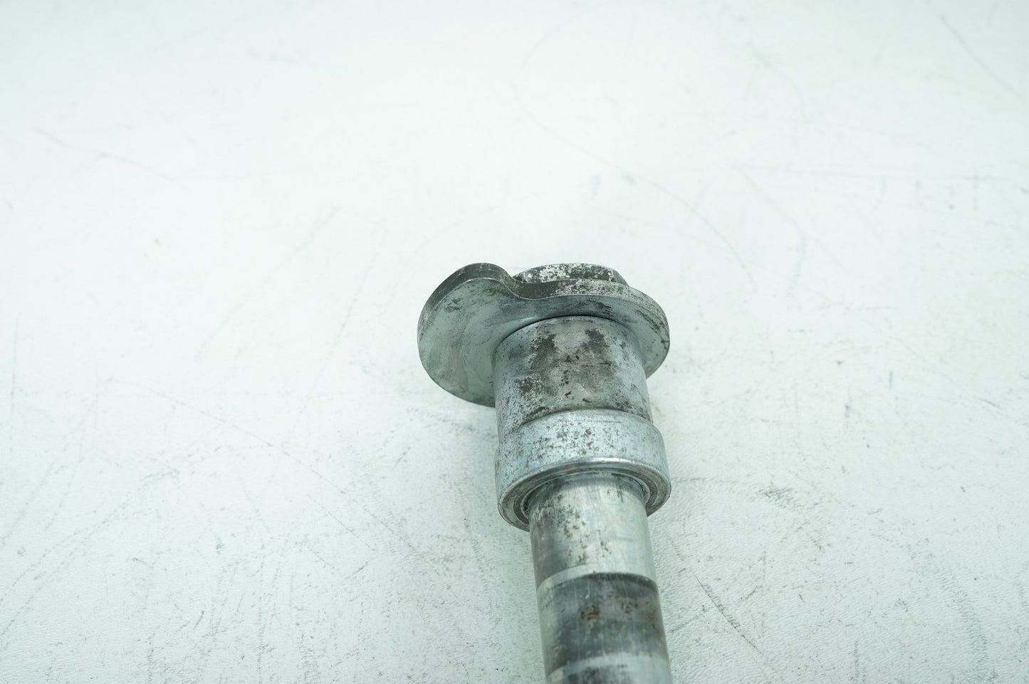 2007 - 2012 Harley-Davidson Touring CVO Electra Screamin Eagle Rear Wheel Axle Bolt Shaft 41056-02