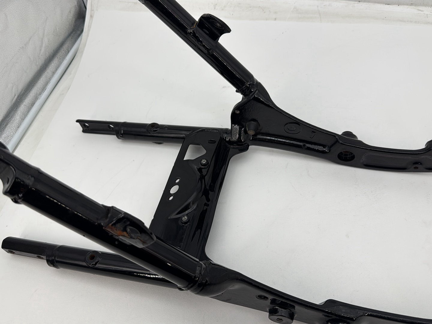 11 Harley Road King Touring Classic OEM Rear Back Sub Frame Rail Bar 48079-09BHP