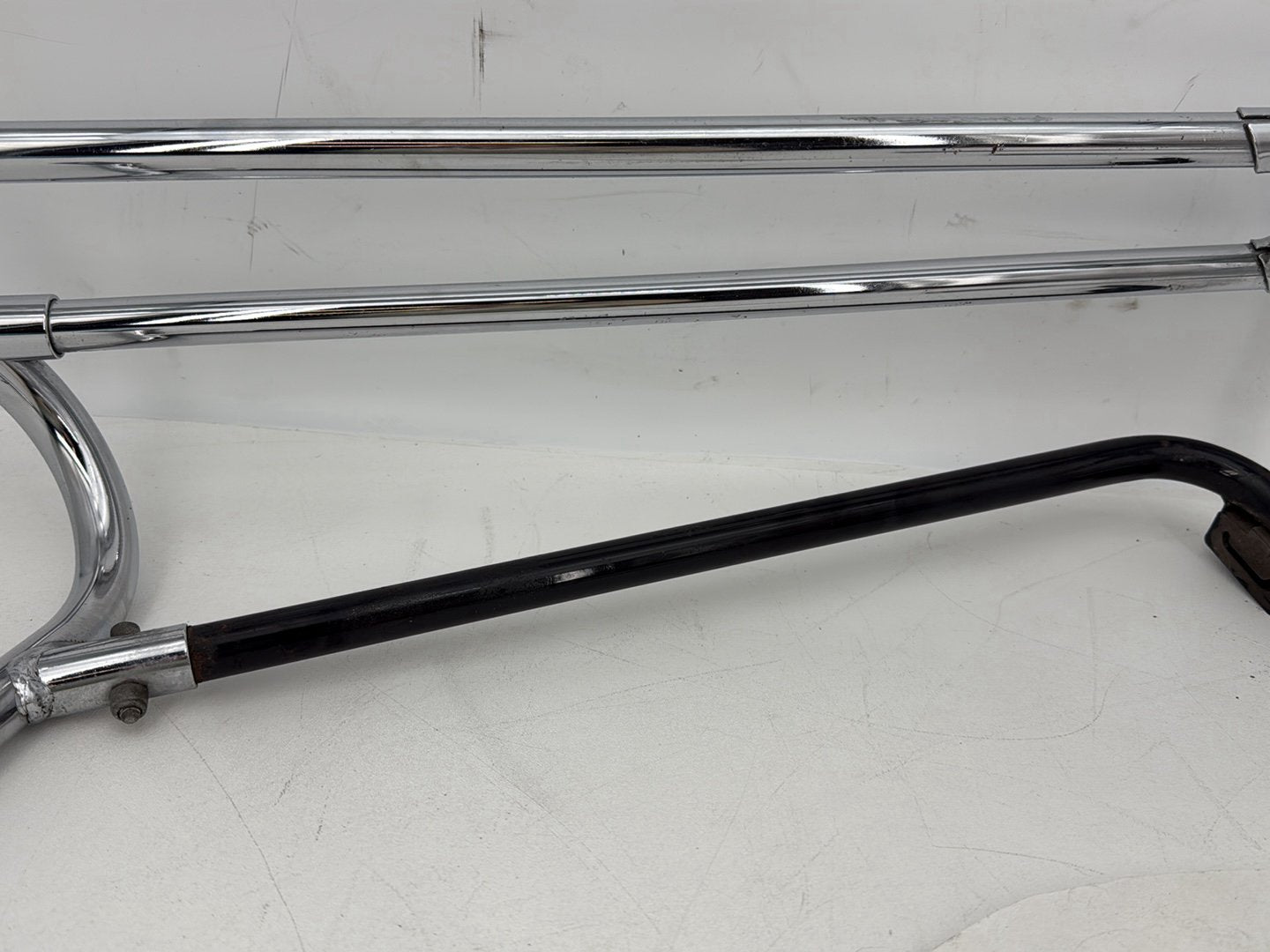 1999 - 2006 Harley-Davidson Touring Electra Glide Rear Right Saddlebag Guard Rails Bar 49193-93